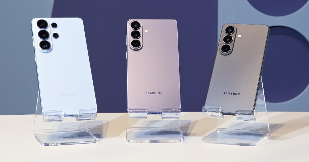 Samsung Galaxy S26 Series smartphone showcasing AI features, premium design and advanced camera technology